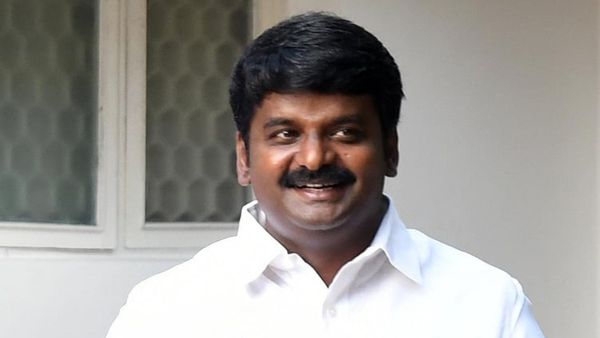 விஜயபாஸ்கரின் முயற்சிக்கு முட்டுக்கட்டை.. தவெகவில் கிளம்பிய புகைச்சல்.. ஆட்டத்தை மாற்றிய டெல்லி