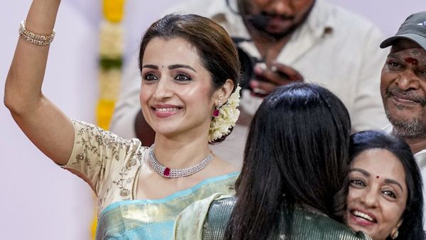 செல்லக்குட்டி இஸியுடன் த்ரிஷா செய்த அலப்பறை! அதிர வைத்த வீடியோ.. ₹10 கோடி சொகுசு வீட்டின் மினிமலிசம்
