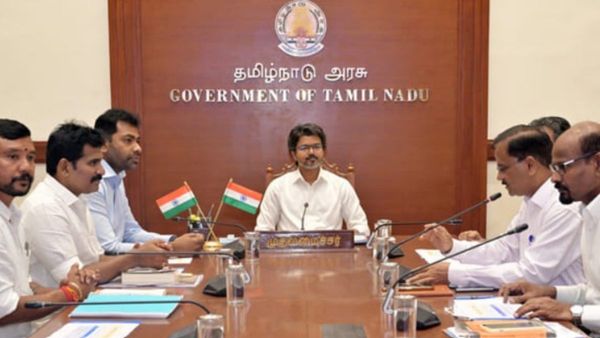 69 சதவீத இட ஒதுக்கீட்டுக்கு ஆபத்தா? சுப்ரீம் கோர்ட்டில் நாளை விசாரணை.. விஜய் போட்ட மாஸ்டர் பிளான்