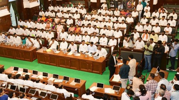 தமிழக MLAக்களில் 126 பேர் கிரிமினல் வழக்கு.. தவெக முதலிடம்.. 19 பேர் மீது தீவிர குற்ற வழக்குகள்!