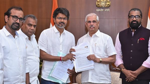 ஆளுநருக்கு எதிராக முதல்முறையாக வாய் திறந்த தவெக.. 