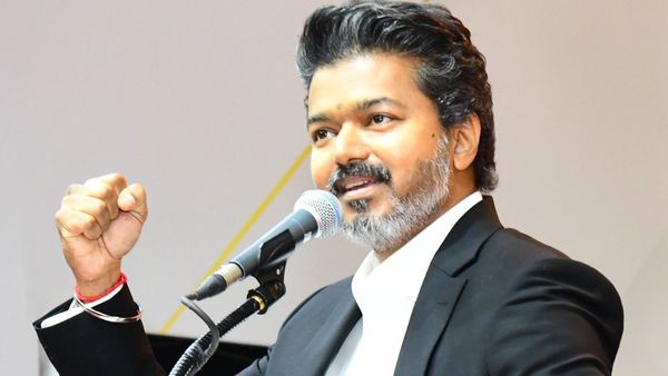 விஜய் தமிழரா, தெலுங்கரா.. எங்கள் சாதிக்காரர்.. சமூக வலைதளங்களில் நடக்கும் சூடான பஞ்சாயத்து