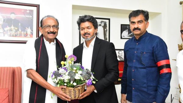 விஜய்யை ஆரத்தழுவி வரவேற்ற உதயநிதி, துரைவைகோ.. ஸ்டாலின், வைகோவிடம் வாழ்த்து பெற்ற முதல்வர்