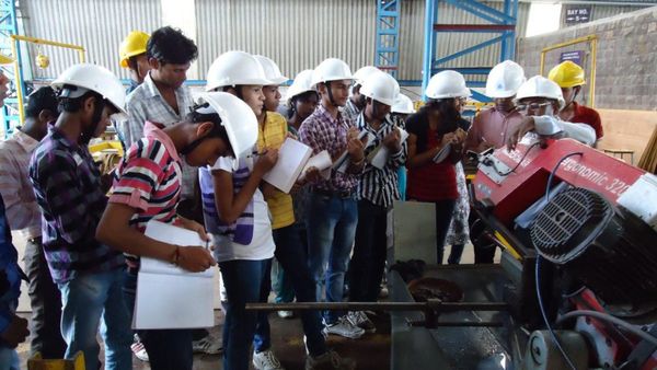 பிளஸ் 2 முடிச்சிருக்கீங்களா! Apprentice training -ல் சேருங்க! மாதம் ரூ 18 ஆயிரம் ஊக்கத்தொகை பெறுங்க!