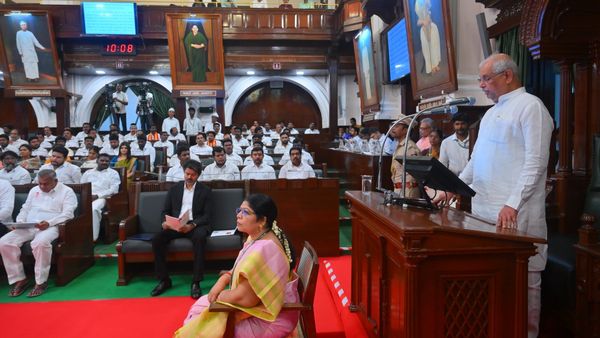 ஆளுநர் vs சட்டசபை.. அன்று ஸ்டாலின்.. இன்று விஜய்.. திமுக நினைத்தே பார்க்காத பல ட்விஸ்ட்
