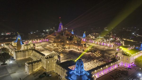 அயோத்தி உண்டியல் திருட்டு எதிரொலி.. 50% குறைந்த பக்தர்கள் கூட்டம்! யோகி அரசு மீது பக்தர்கள் கோபம் 