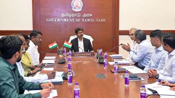 எந்த முதல்வரும் செய்யாத மூவ்.. உள்ளாட்சித் துறையை முதல்வர் விஜய் தன்வசம் வைத்திருப்பது ஏன்? பின்னணி