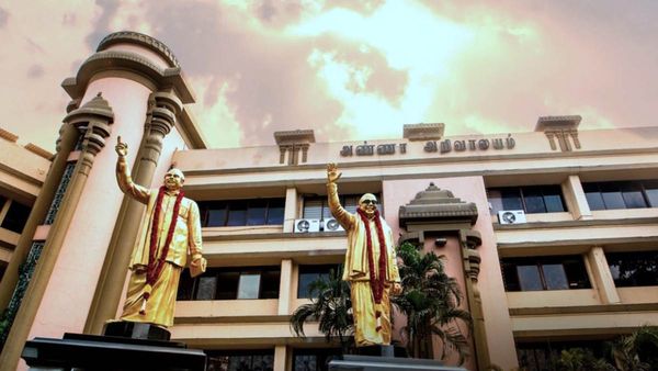 முஸ்லீமாக மாறியவருக்கு BC சான்றிதழ் ரத்து.. மதமாற்ற தடைச்சட்டத்திற்கு  தவெக துணை? திமுக கேள்வி 