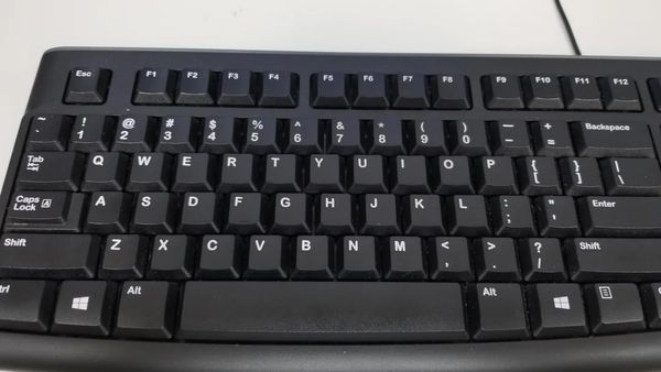 QWERTY: கணினி கீபோர்டில் A,B,C,D வரிசையில் இல்லாதது ஏன்? 150 ஆண்டு கால ரகசியம் என்ன?