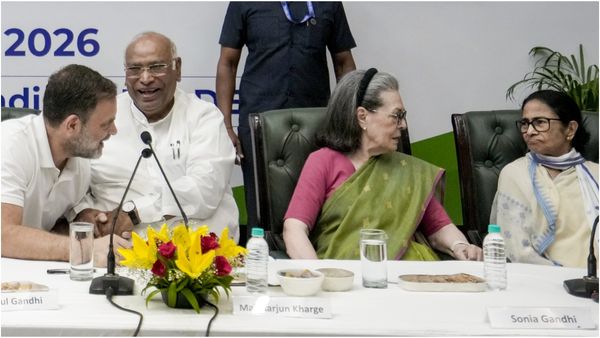 90 நிமிடங்கள் நடந்த மீட்டிங்.. ராகுல் தலைமையை ஏற்கும் மம்தா? கச்சிதமாக காய் நகர்த்தும் காங்கிரஸ்