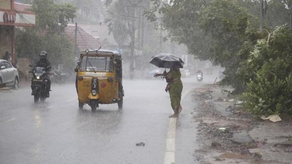 வேலூர் டூ கன்னியாகுமரி.. ரூட்டை மாற்றிய மழை! 16 மாவட்டங்களுக்கு வார்னிங்.. உஷார் மக்களே!