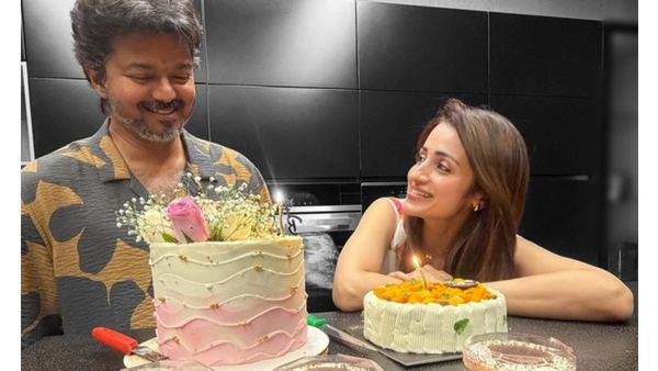 கேக்குல கோக்குமாக்கு! திருப்பி அனுப்புனாரே விஜய்! திரிஷா கூட வெட்டியதாலா? கிண்டலடிக்கும் நெட்டிசன்ஸ்