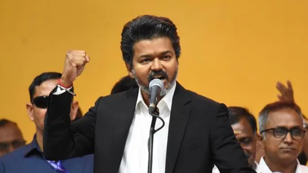 நன்றி மறக்காத விஜய்.. தவெகவின் முதல் ராஜ்யசபா எம்பி யார்? ரேசில் முன்னணியில் ’லெஃப்ட் - ரைட்’ ஹேண்ட்