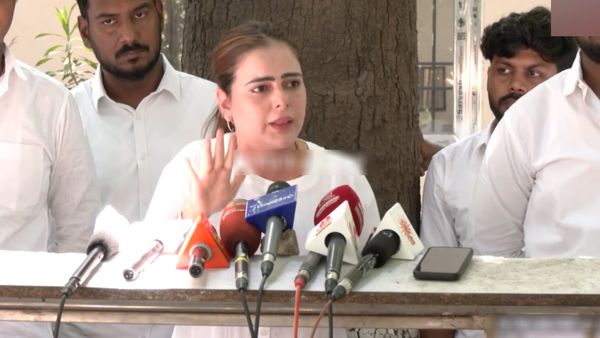 என் குழந்தையின் முக ஜாடையை தப்பா பேசுறாங்க! முக்தார், சூர்யா சிவா மீது அலிஷா அப்துல்லா புகார்