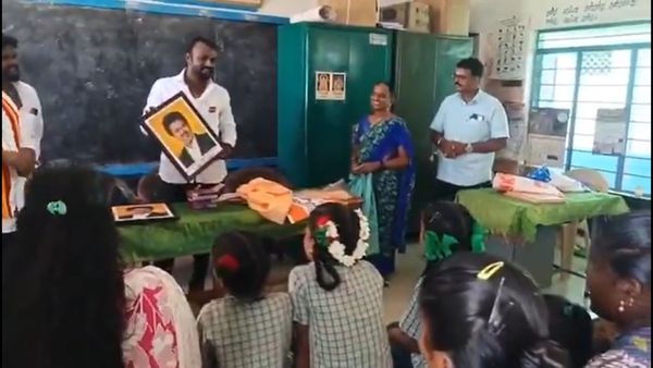உத்தரமேரூர் அரசு பள்ளி வகுப்பறையில் விஜய் படத்தை வைத்து ரீல்ஸ்! தவெக நிர்வாகி நீக்கம்!