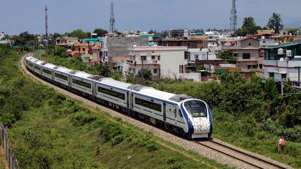 Vande Bharat Train: வந்தே பாரத்.. ஏறும் முன்பே கதவு மூடினாலும் ரயிலை பிடிக்கலாம்! பயணிகள் கண்டிப்பாக அறிய வேண்டிய ரூல்ஸ்