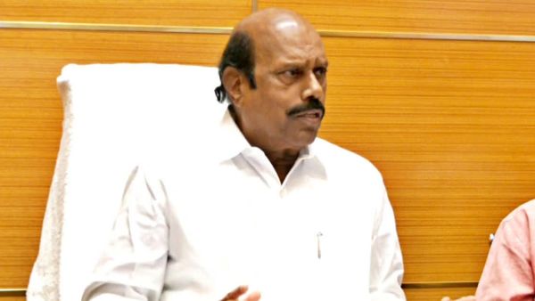 எ.வ.வேலு மருத்துவமனையில் அனுமதி.. விசாரணைக்கு ஆஜராகாமல் சிங்கப்பூர் பறந்தார்!