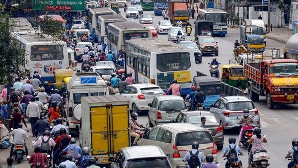 ஒரே கிளிக்.. நடுரோட்டில் வாகனங்கள் நிறுத்தும் சீன செயலி? பதற வைக்கும் சம்பவம்! என்ன நடக்கிறது?