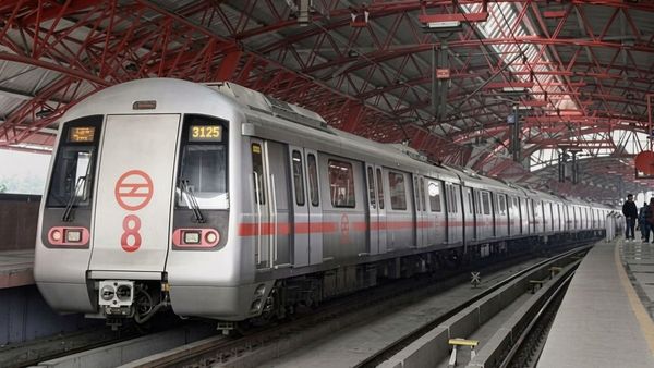 தீவிரமாகும் போராட்டம்! டெல்லியில் 18 மெட்ரோ ரயில் நிலையங்கள் மூடல்! ஆனாலும் மாஸ் காட்டிய மாணவர்கள்