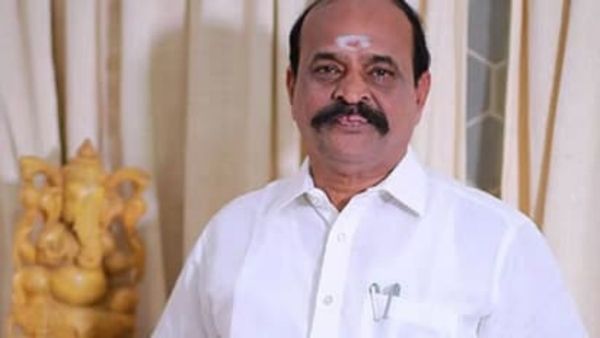 திருச்செந்தூர் வந்த கடம்பூர் ராஜுவின் வாகனத்தில் என்ன அது.. கேள்வி எழுப்பும் எதிர்க்கட்சிகள்