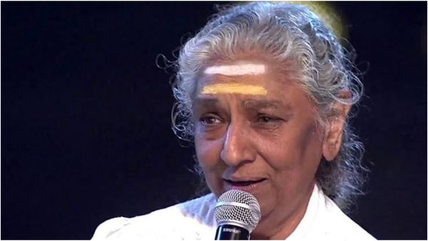 கோடிக்கணக்கான மனங்களை.. இனிமையான குரலால் கட்டிப்போட்டது எப்படி? ஜானகியின் பலம் இதுதான்!