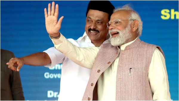 நெருங்கும் பாஜக, திமுக! மக்களுக்கு சேவை செய்யலாம்.. கணக்கு போடும் கழக தோழர்கள்!