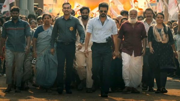 இதுதான் என்னுடைய கடைசி படம்.. ஐஏஎஸ் – ஐபிஎஸ் அதிகாரிகளுடன் ‘ஜனநாயகன்’ பார்த்த விஜய் 