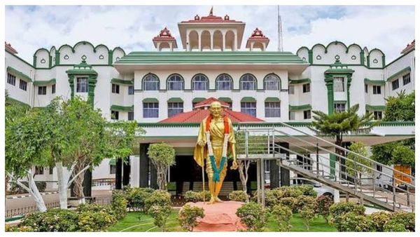கரூர் கூட்ட நெரிசல்: அரசு வேலைக்கு எதிராக நாதக நிர்வாகி மனு..அவசர விசாரணைக்கு உயர்நீதிமன்றம் மறுப்பு
