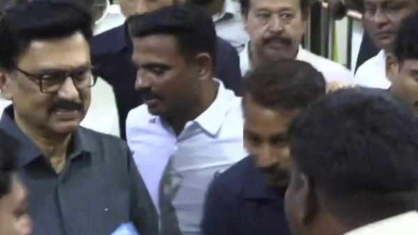 லண்டன் சுற்றுப்பயணம் ஓவர்.. சென்னை வந்தார் முக ஸ்டாலின்.. திமுகவினர் உற்சாக வரவேற்பு
