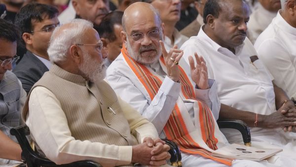 கண் அசைக்கும் மோடி.. காய் நகர்த்தும் அமித் ஷா.. திட்டம் போடு இறங்கும் பாஜக! அடுத்த பிளான் இதுதான்