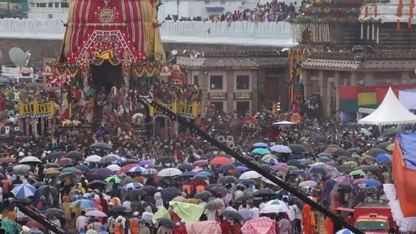 நெரிசலில் சிக்கி.. 120 பக்தர்கள் மயக்கம்! ஒருவர் உயிரிழப்பு! ஒடிசா பூரி ஜெகநாதர் ரத யாத்திரையில் சோகம்!