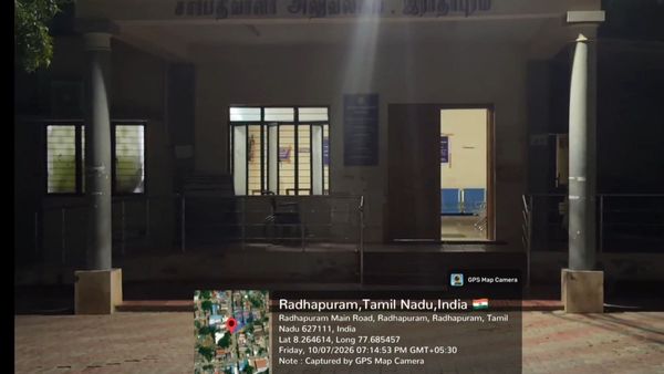 இரவு நேரத்தில் இயங்கும் ராதாபுரம் சார்பதிவாளர் அலுவலகம்? சுற்றி வரும் புகைப்படங்கள்.. உண்மை என்ன?