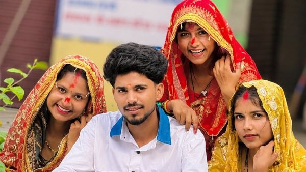 எங்களால் பிரிந்து வாழ முடியாது.. கேமராமேனை ஒரே நேரத்தில் திருமணம் செய்த 3 சகோதரிகள்.. அடக்கெடுமையே