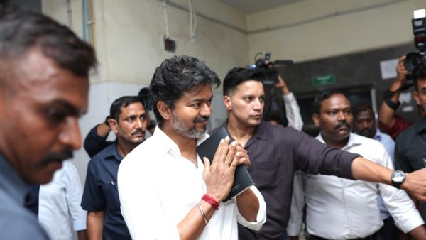 கரூரில் 32 பேருக்கு அரசுப் பணி.. விஜய்யின் முடிவுக்கு டிஎன்பிஎஸ்சி தேர்வர்கள் கடும் எதிர்ப்பு