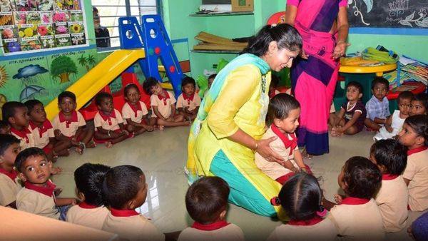 ஐஏஎஸ்ஸா இருந்தாலும்.. மகனை அங்கன்வாடியில் சேர்த்த பெரம்பலூர் கலெக்டர் சரண்யா அறி! பின்னணி