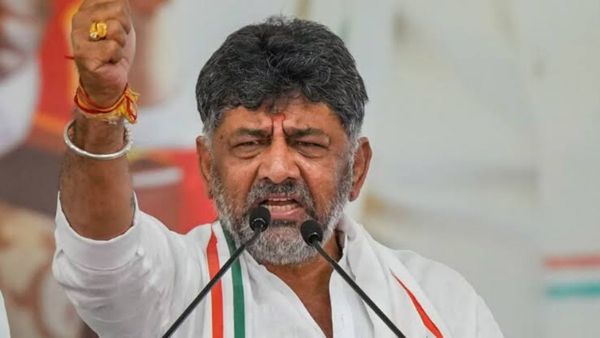 ”அணை கட்டியே தீருவோம்..” சுதந்திர தின உரையிலும் மேகதாது பற்றி பேசிய டிகே சிவக்குமார்!