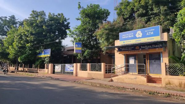 வங்கிகளில் தங்க நகைகளை அடகு வைப்பதில் புதிய சிக்கல்.. மாத சம்பளம் வாங்காதவர்கள் ட்விஸ்ட்