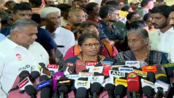 நேபாள வெள்ளம்: “செடி கொடிகளை பிடித்துக்கொண்டு மலையில் ஏறினோம்”.. மீட்கப்பட்ட 21 தமிழர்கள் பேட்டி!