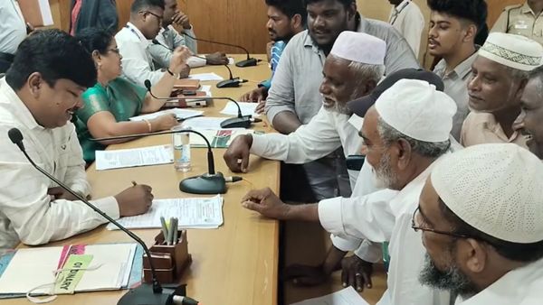 மயிலாடுதுறை பெருந்தோட்டம் பள்ளிவாசல் அருகே டாஸ்மாக் திறப்பதற்கு இஸ்லாமியர்கள் கடும் எதிர்ப்பு