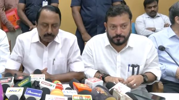 மிசா கைது.. விஜய் செய்த செயல்.. நடுவில் புகுந்த அமைச்சர் ஸ்ரீநாத்! கடைசியாக செங்கோட்டையன் தந்த பதில்