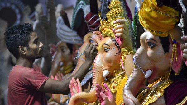 மசூதி வழியாக விநாயகர் ஊர்வலம் செல்ல கூடாது! கர்நாடகாவில் போலீஸ் உத்தரவு.. பாஜக கடும் எதிர்ப்பு!
