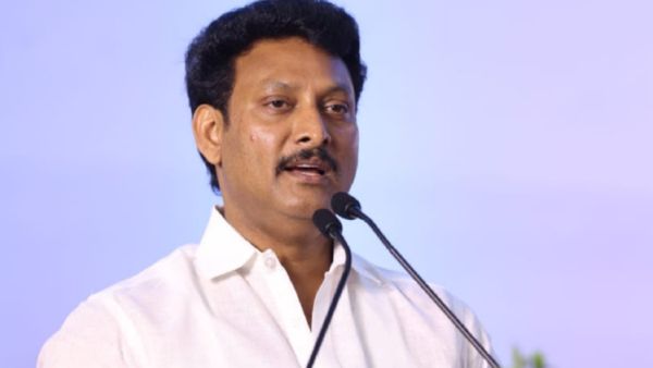 அதிகாலையில் களமிறங்கிய அதிகாரிகள்! முன்னாள் அமைச்சர் அன்பில் மகேஷ் வீட்டில் ரெய்டு!