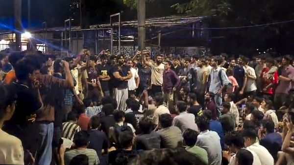 ஐஐடியில் சாதிய பாகுபாடு? பேராசிரியர் சூர்யநாராயணா டூல்லா சஸ்பெண்ட்! மாணவர் தற்கொலை எதிரொலி