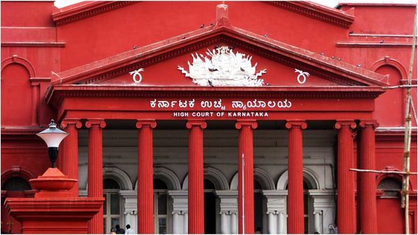 நீதிபதி முன் ஏடாகூடமாய் பேசிய வக்கீலுக்கு.. வித்தியாசமான தண்டனை! நீதிமன்றத்தின் புது யோசனை!
