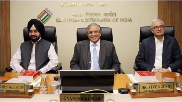 SIR விதிகளை தளர்த்திய தேர்தல் ஆணையம்! நீக்கப்பட்ட வாக்காளர்களை மீண்டும் சேர்க்க வலுக்கும் கோரிக்கை!