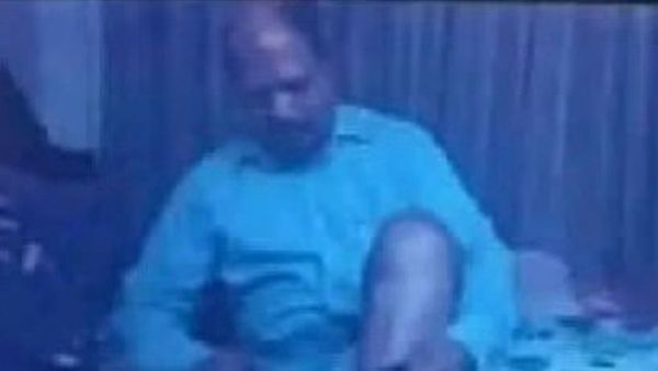 வீரமணி நிர்வாண கோலத்தில்.. சிசிடிவியில் சிக்கிய அந்த காட்சி! சென்னை தேனாம்பேட்டை பங்களாவில் ட்விஸ்ட்