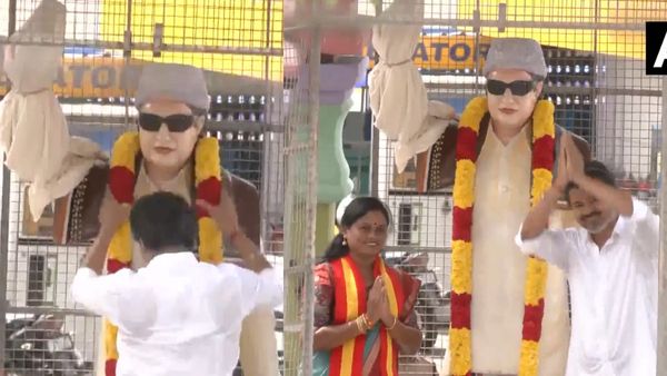 விஜய் மாலை போட்ட எம்ஜிஆர் சிலையின் கை கோணிப்பையால் சுற்றப்பட்டு இருந்தது ஏன் தெரியுமா?