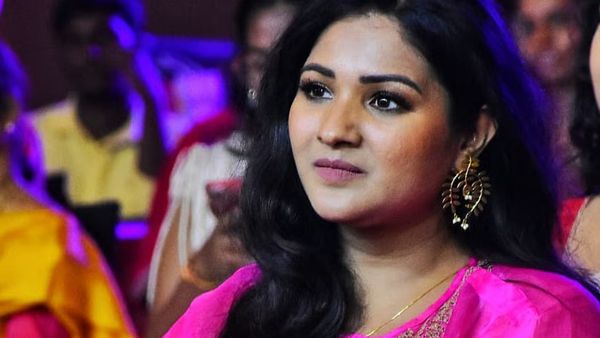 தமிழ் பற்றுக்கு மரியாதை கிடையாதா? அந்த மாதிரி வீடியோக்கு அவார்ட்? பாண்டியன் ஸ்டோர்ஸ் நடிகை அதிருப்தி