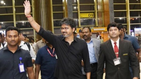 பிரிட்டனில் விஜய்யை பார்க்க திரண்ட கூட்டம்.. முண்டியடித்த ரசிகர்கள்! லண்டனில் நிகழ்ச்சி ரத்து