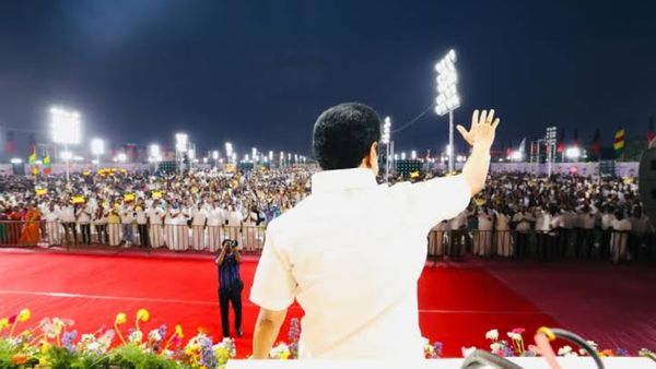 ஸ்டாலின் தலைமையில் திமுக முப்பெரும் விழா ஆரம்பம்.. சென்னை அறிவாலயத்தில் குவிந்த தொண்டர்கள்